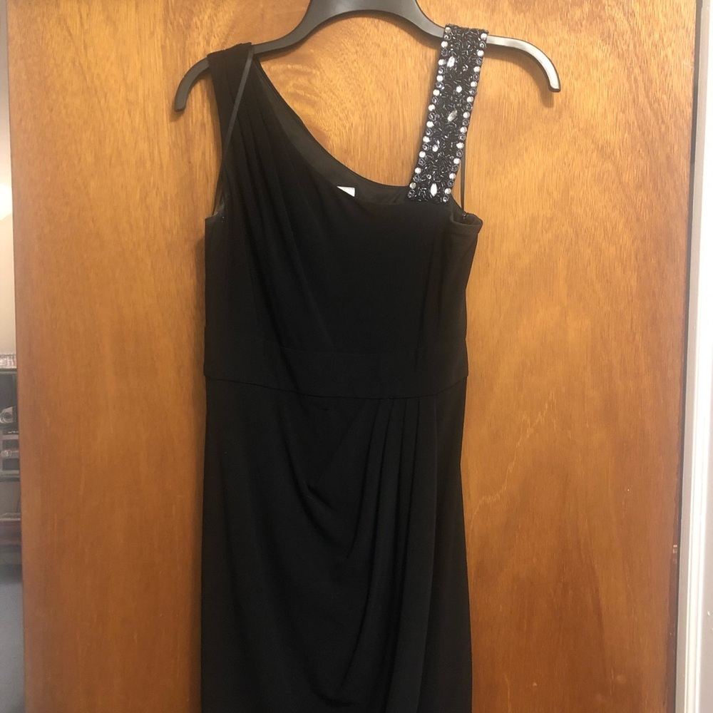 Decode 1.8 black dress w/ rhinestone one shoulder